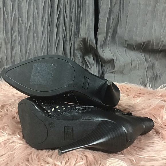 Cushion Walk Cut Outs Ankle Boots - Picture 4 of 7